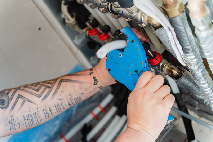 Service Sälzle bietet sorgfältige Planung und perfekten Service auf dem Bau. Als erfahrener Heizungsbauer übernehmen wir Fußbodenheizungen, Lüftungssysteme, Kernbohrungen und mehr. Kontaktieren Sie uns jetzt für handwerkliches Know-how und effektives Arbeiten.